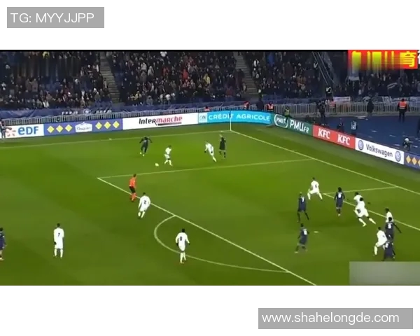 足球明星大积木创意拼图展现球场魅力与运动精神的完美结合