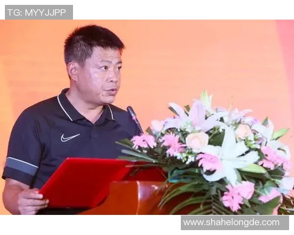 鲁港小学足球明星展现青春风采助力校园体育发展新篇章